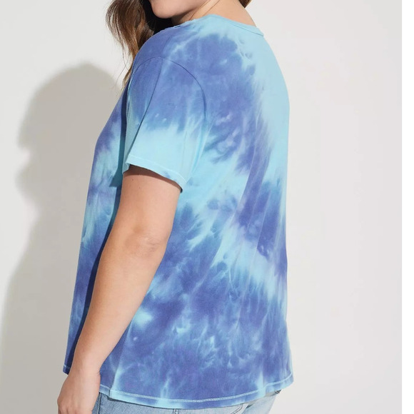 Torrid 3 (3X 22/24) Blue Tie Dye Relaxed Fit Busty Slashed Yoke T Shirt Tee New - Picture 3 of 3